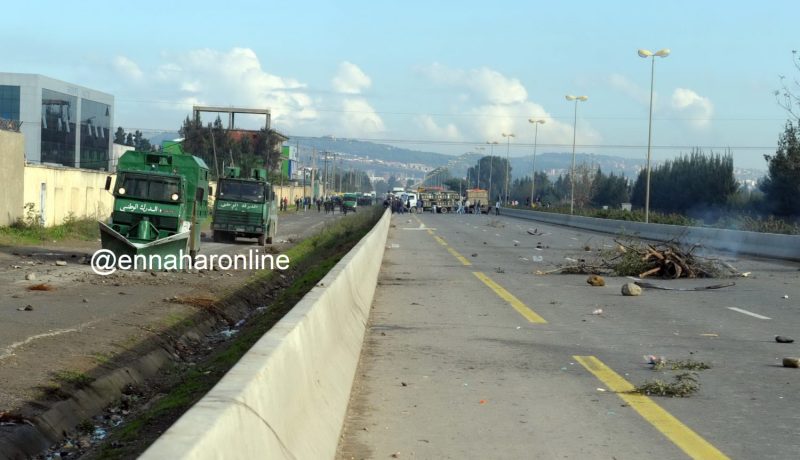 سكان بلدية الركنية يحتجّون ويغلقون الطريق في ڤالمة