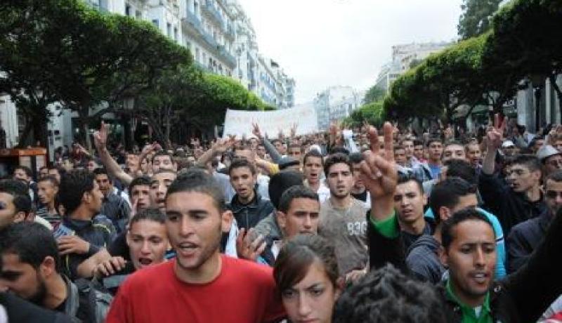 الشارع يفضح وزراء أمام الرئيس