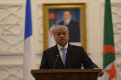 سلال يجري مكالمة هاتفية مع ميركل بعد تأجيل زيارتها إلى الجزائر