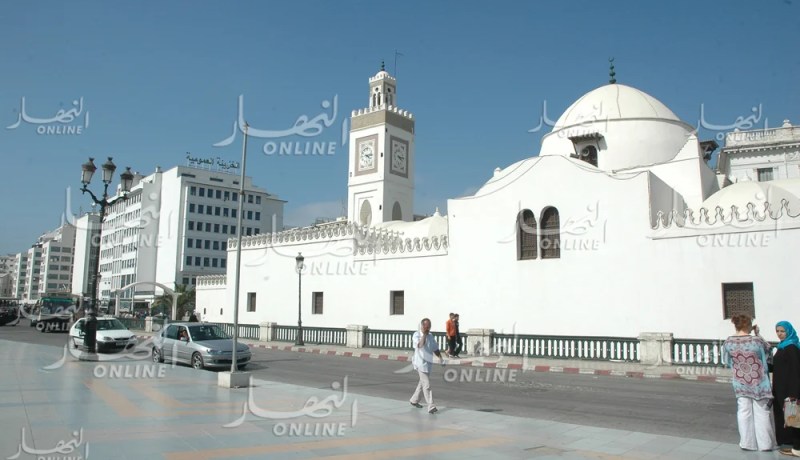 الحفاظ على أمن البلاد والعباد في خطبة العيد بالجامع الكبير