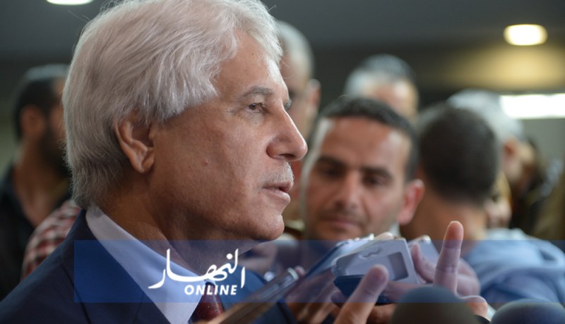لوح يؤكد على ضرورة زرع ثقافة احترام القانون في المجتمع
