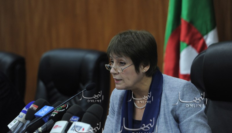 بن غبريت: إمضاء الأساتذة لتعهد بعدم تقديم دروس خصوصية مجرد إشاعة