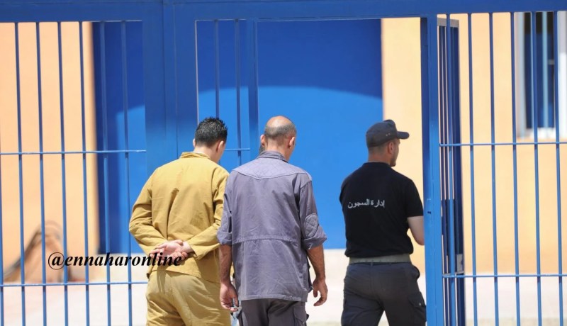 موظف بسجن وهران يطلب رشاوى من أهالي مساجين للحصول على عفو رئاسي!