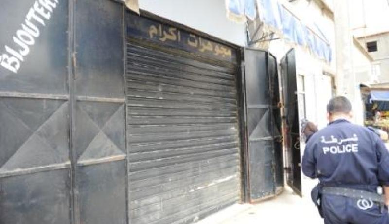 عصابة مسلحة تسطو على محـل مجوهراتي في وضح النهـار