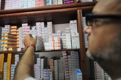 تسيير الصيدليات ممنوع إلا من حاملي الشهادة