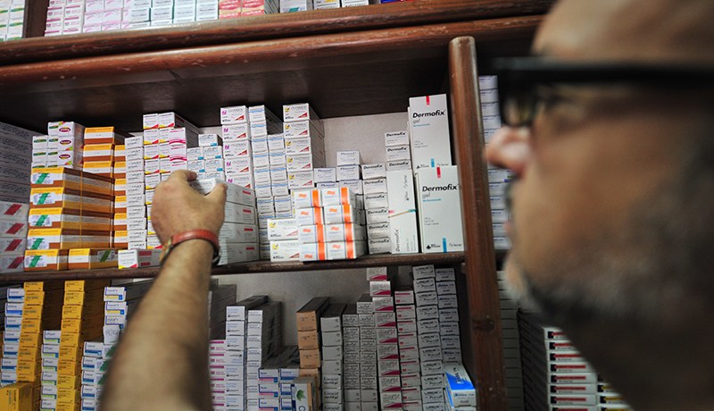 تسيير الصيدليات ممنوع إلا من حاملي الشهادة