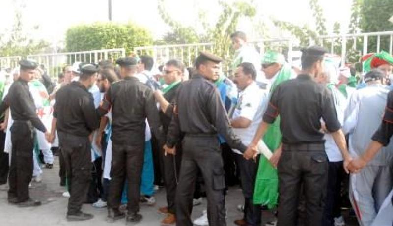 بقينا محتجزين في غرف الفندق إلى غاية يوم المقابلة والمصريون لاحقونا في الفنادق