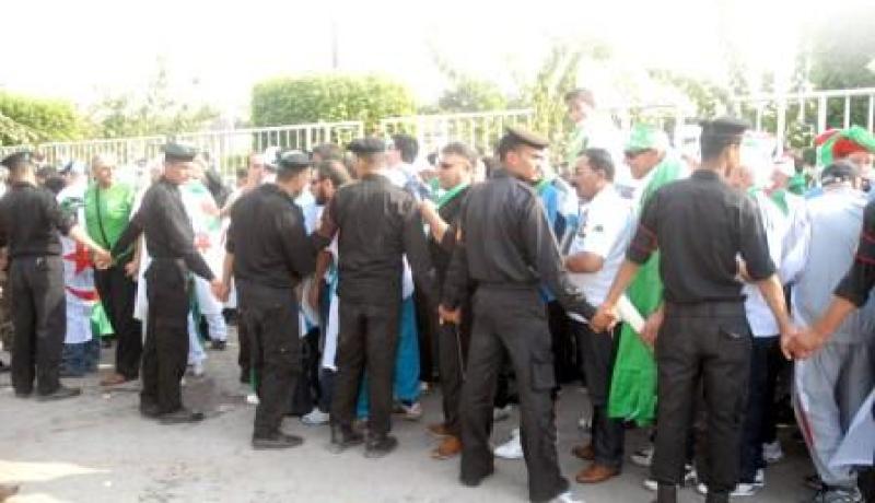 القاهرة استيقظت على أجواء غير عادية والمصريون تفننوا في سبّ الجزائر