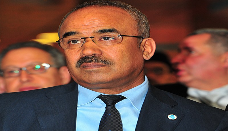 بدوي يحافظ على الرموز الوطنية
