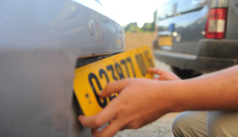 سيارات شرطة بنظام آلي لقراءة لوحات ترقيم المركبات المسروقة