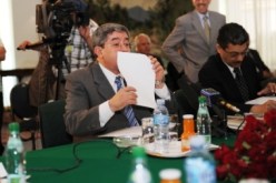 الوزير الأول الجزائري الثلاثية اتخذت قرارات تاريخية