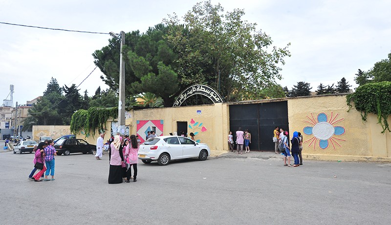 كاميرات لمراقبة محيط مدارس الأحياء الخطيرة