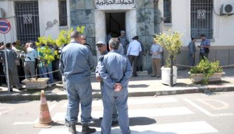 1400 جمركي يشلّون المطار وميناء الجزائر