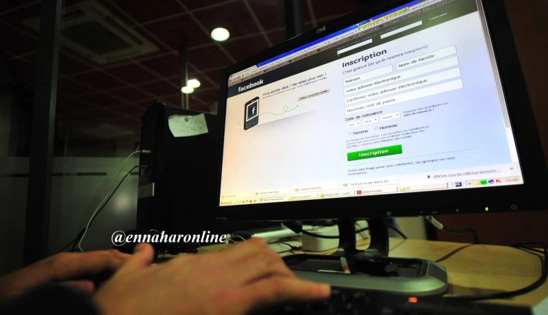 شاب يتعرف على مراهقة عبر “الفايسبوك” ويوهمها بتهريبها إلى إسبانيا