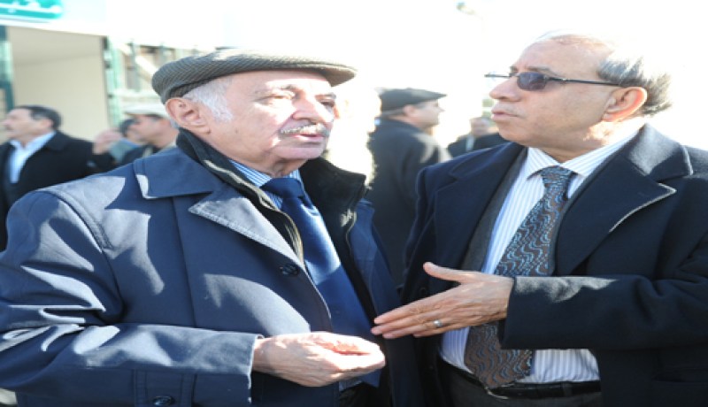 القبّعة.. موضة المسؤولين المتقاعديــن