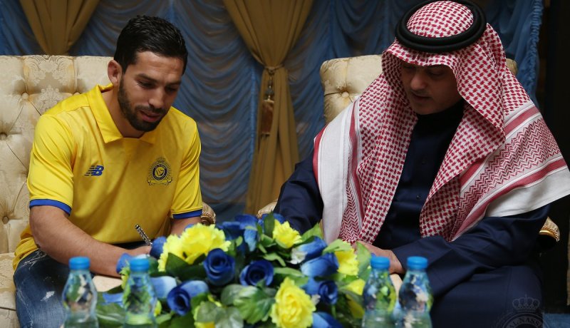 بالصور..جابو يوقع رسميا على عقده مع النصر السعودي