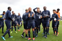 بالفيديو.. أطفال مدرسة “بورتو” يُكرّمون “براهيمي” وسط أجواء رائعة !