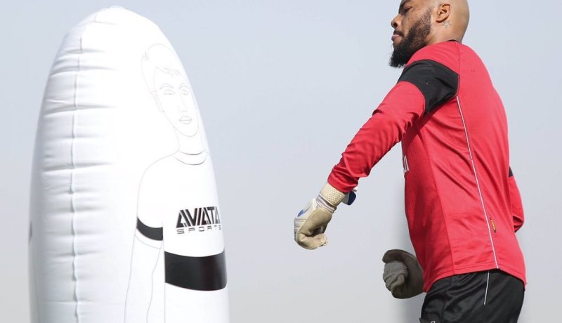 مُبولحي.. أول مُباراة أول تكريم