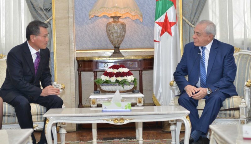 بالصور.. بوحجة يستقبل سفير كوريا الجنوبية