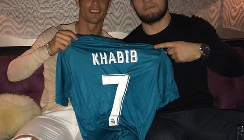 رونالدو يحيي محبيه بـ “السلام عليكم”