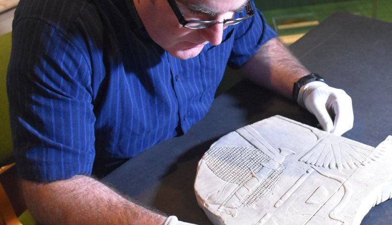 العثور صدفة على جدارية نادرة في بريطانيا لأقوى ملكات الفراعنة