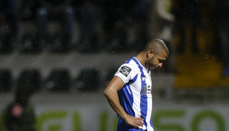 جماهير بورتو تدعم براهيمي وترفع معنوياته !