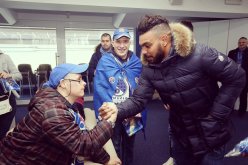 سوداني يظهر جانبه الإنساني اتجاه أنصار زغرب