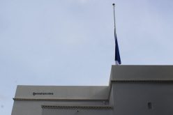 السفارة الفرنسية تلغى نشاطاتها الثقافية وتنكس الأعلام