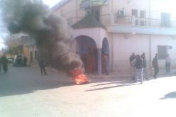 أعمـــــال شغــــــب ومواجهـــــات احتجاجــــــا علـــــى المستفيديـــــن مـــــن السكــــن فــــي‮ ‬تــيــــــارت