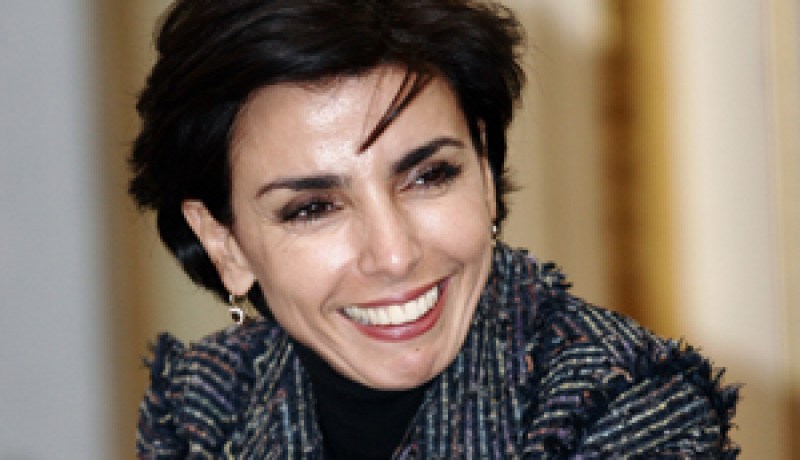 “القضاء في فرنسا أعمى”