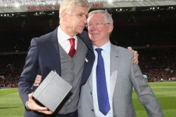 فيرغيسون يكرم فينغر في آخر مباراة له في “أولد ترافورد”