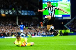 جماهير نيوكاسل تطالب بإشراك مهاجم آخر لمساندة سليماني !