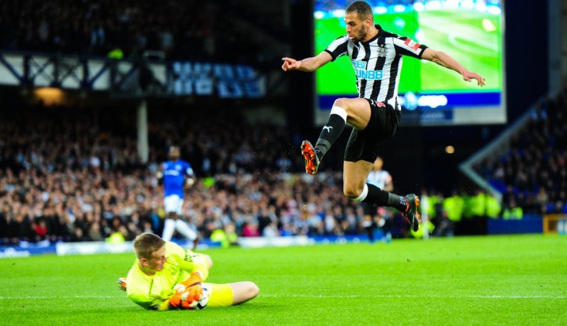 جماهير نيوكاسل تطالب بإشراك مهاجم آخر لمساندة سليماني !