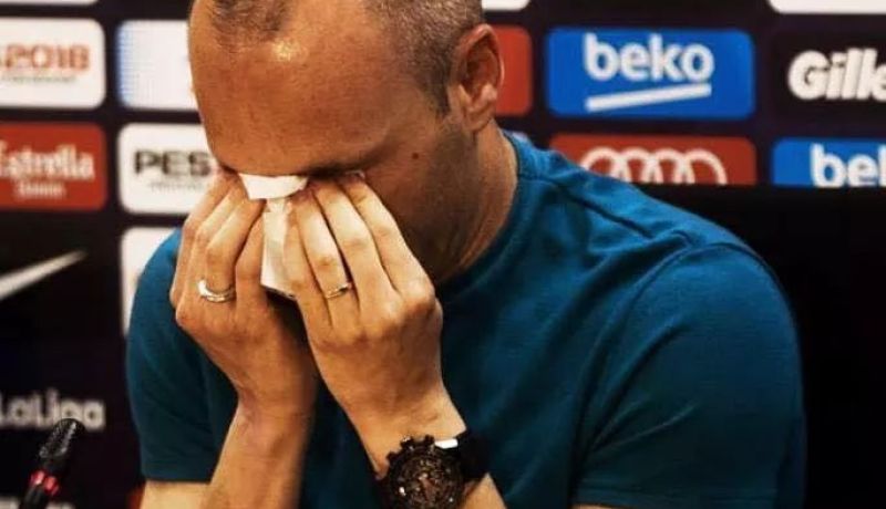 إنيستا يعلن رحيله رسميا عن برشلونة ويكشف عن وجهته الجديدة