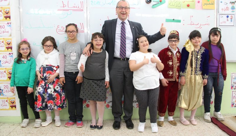 المدير الاقليمي لليونيسف يشيد جهود الجزائر في رعاية الطفولة