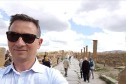 السفير البريطاني يعبّر عن انبهاره بالأثار الرومانية في تيمڨاد