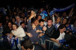 بالفيديو.. براهيمي يحتفل بفوز فريقه بلقب البطولة البرتغالية   