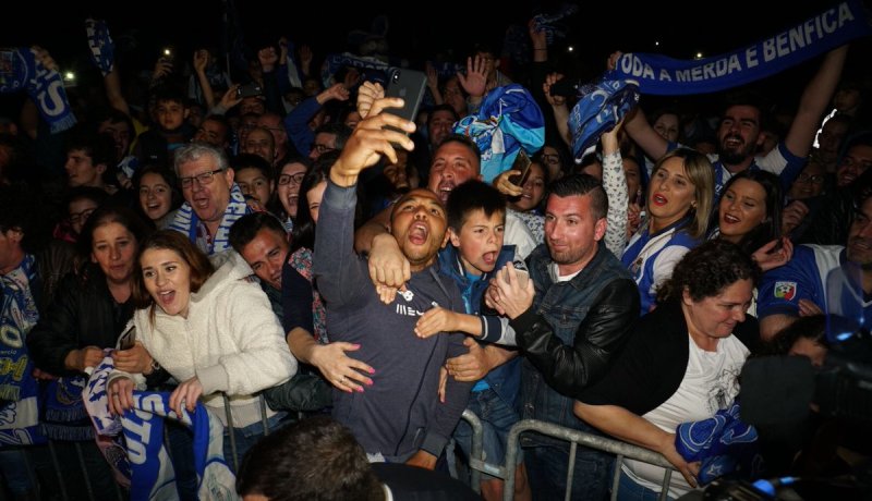 بالفيديو.. براهيمي يحتفل بفوز فريقه بلقب البطولة البرتغالية   