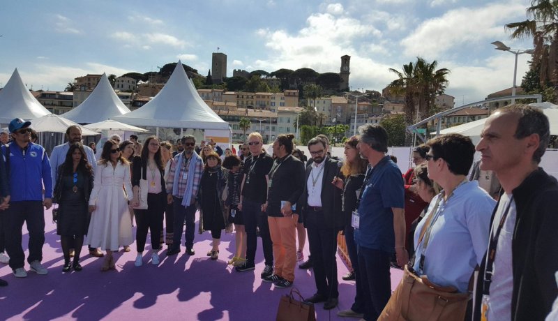 الممثل ديل تورو يقف دقيقة صمت في “كان” تضامنا مع فلسطين