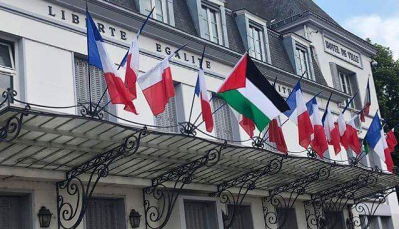 بلديات فرنسية ترفع العلم الفلسطيني تضامنا مع الشعب