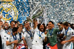 بالفيديو.. لاعبو الملكي يرفعون صاحبة الأذنين للمرة ال3 تواليا