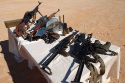 قوات الجيش توقف ثلاثة عشر  مهربا وتحجز كمية من الاسلحة و الذخيرة