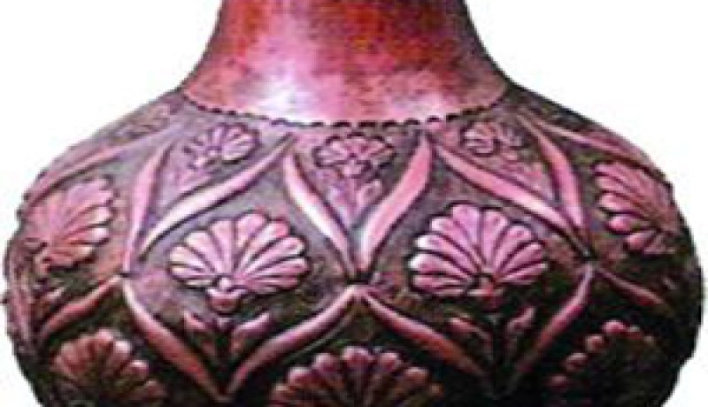 يضرب زوجته بمزهرية على رأسها بعد خلاف بينهما