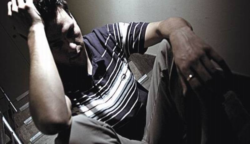 يـخـدّر زوجـتـه ..  ثـم يـقـامـر بجـسـدهـا بــدلاً مـن المــــال