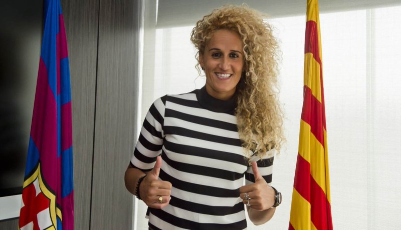 الجزائرية خيرة حمراوي تنضم إلى فريق برشلونة