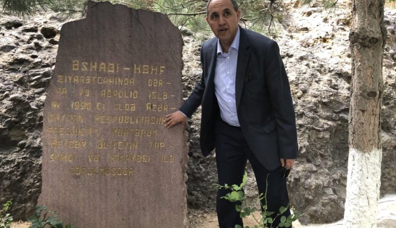 بالصور.. ميهوبي يزور جبل “أهل الكهف” في أذربيجان