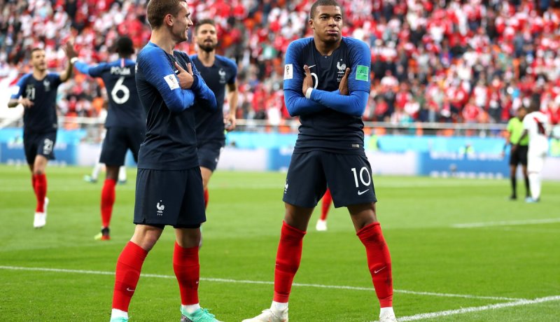 بالصور.. فرنسا تهزم البيرو وتبلغ رسميا الدور الثاني من المونديال