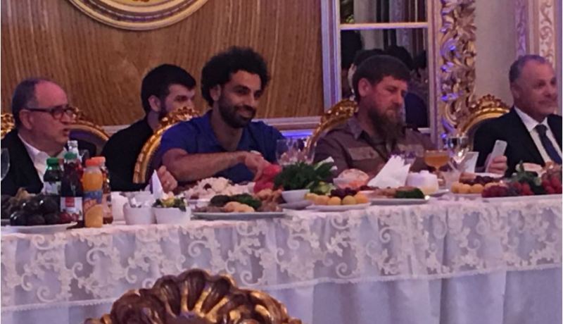 بالصور.. الرئيس الشيشاني يُقيم مأدبة عشاء للفراعنة ويمنح “صلاح” الجنسية الشيشانية
