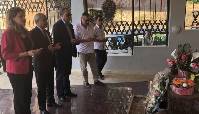 بالصور.. ميهوبي يزور بيت معطوب الوناس