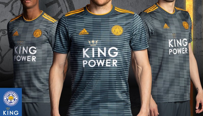 بالصور.. محرز يغيب عن تقديم القميص الجديد لليستر سيتي